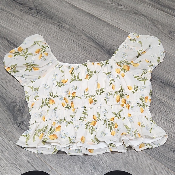 NWOT Japana Rouched Cropped Top - Picture 8 of 8